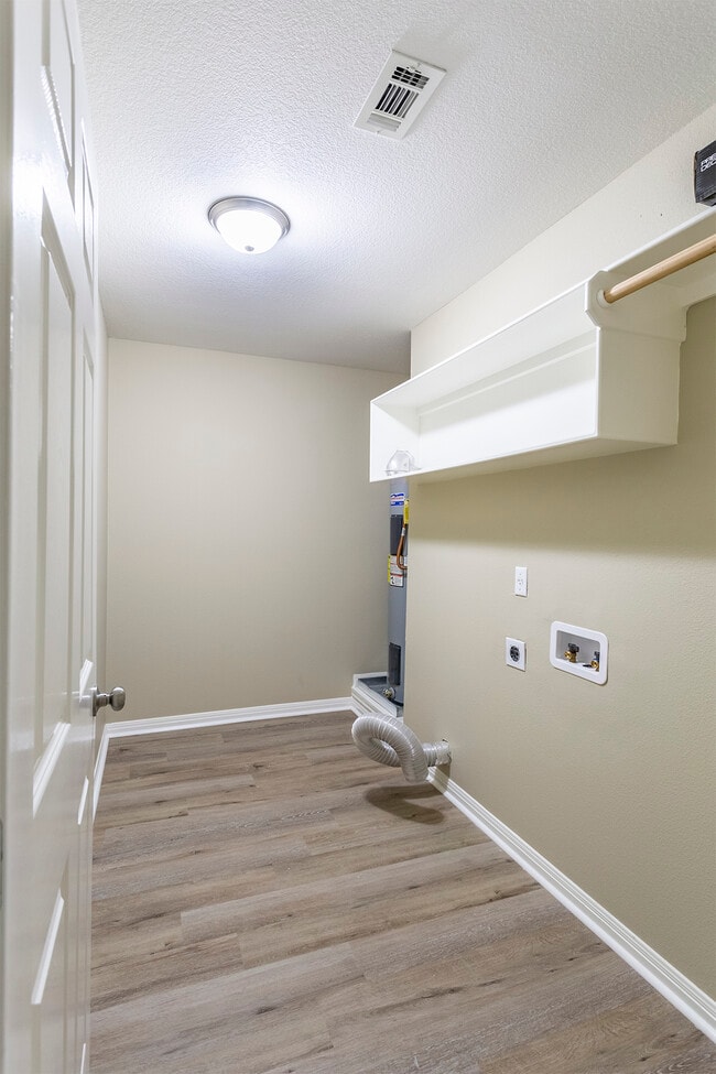 Laundry room - 1627 Rock Hollow Loop
