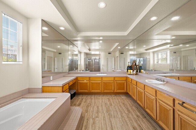 Building Photo - Stunning 4-Bedroom Home with Ocean and Catalina Island Views