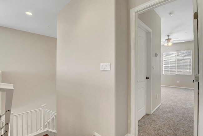 Building Photo - 3 Bedroom Split Level Home in Centennial H...