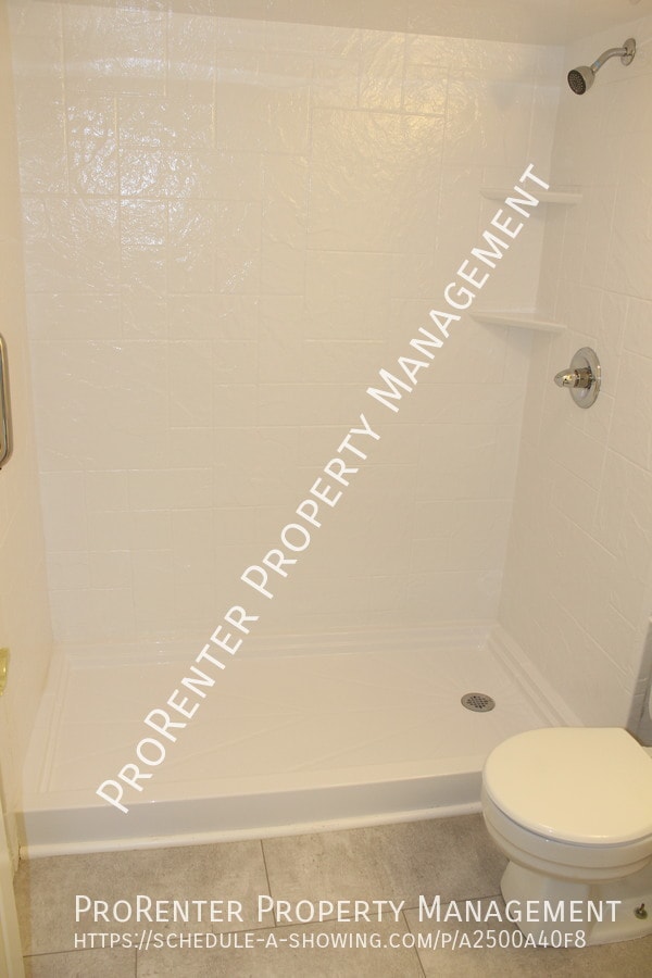 Building Photo - 523 Applewood Dr