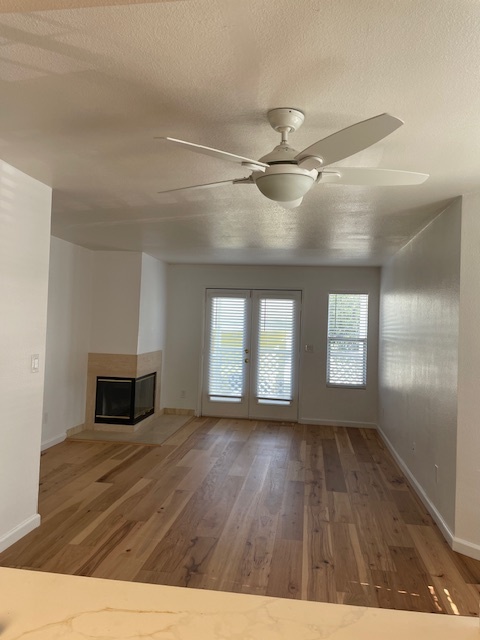 Livingroom with fireplace - 1500 Market St