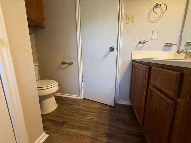 Building Photo - 2501 Windmill Dr