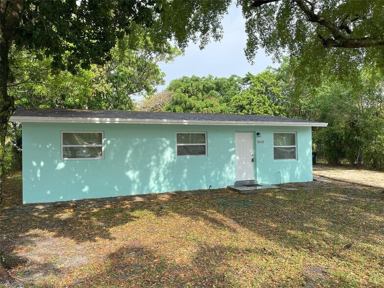 Building Photo - 1633 NW 18th Ave