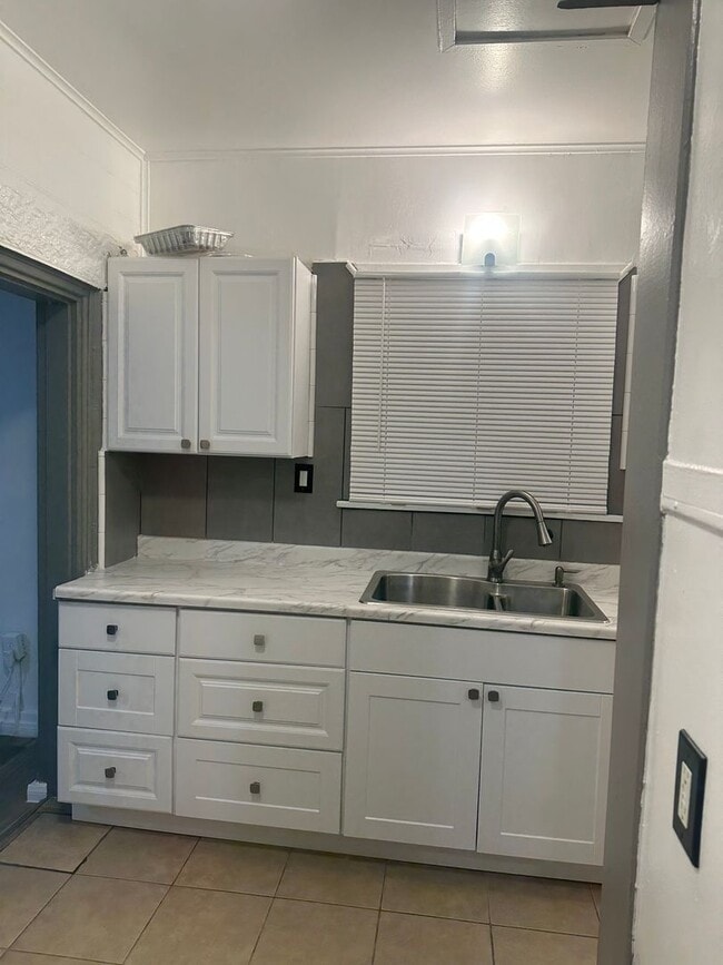 Building Photo - Charming 3-Bedroom Home with Detached Gara...