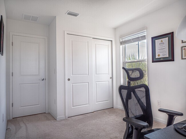 Building Photo - 2350 Paravane Wy