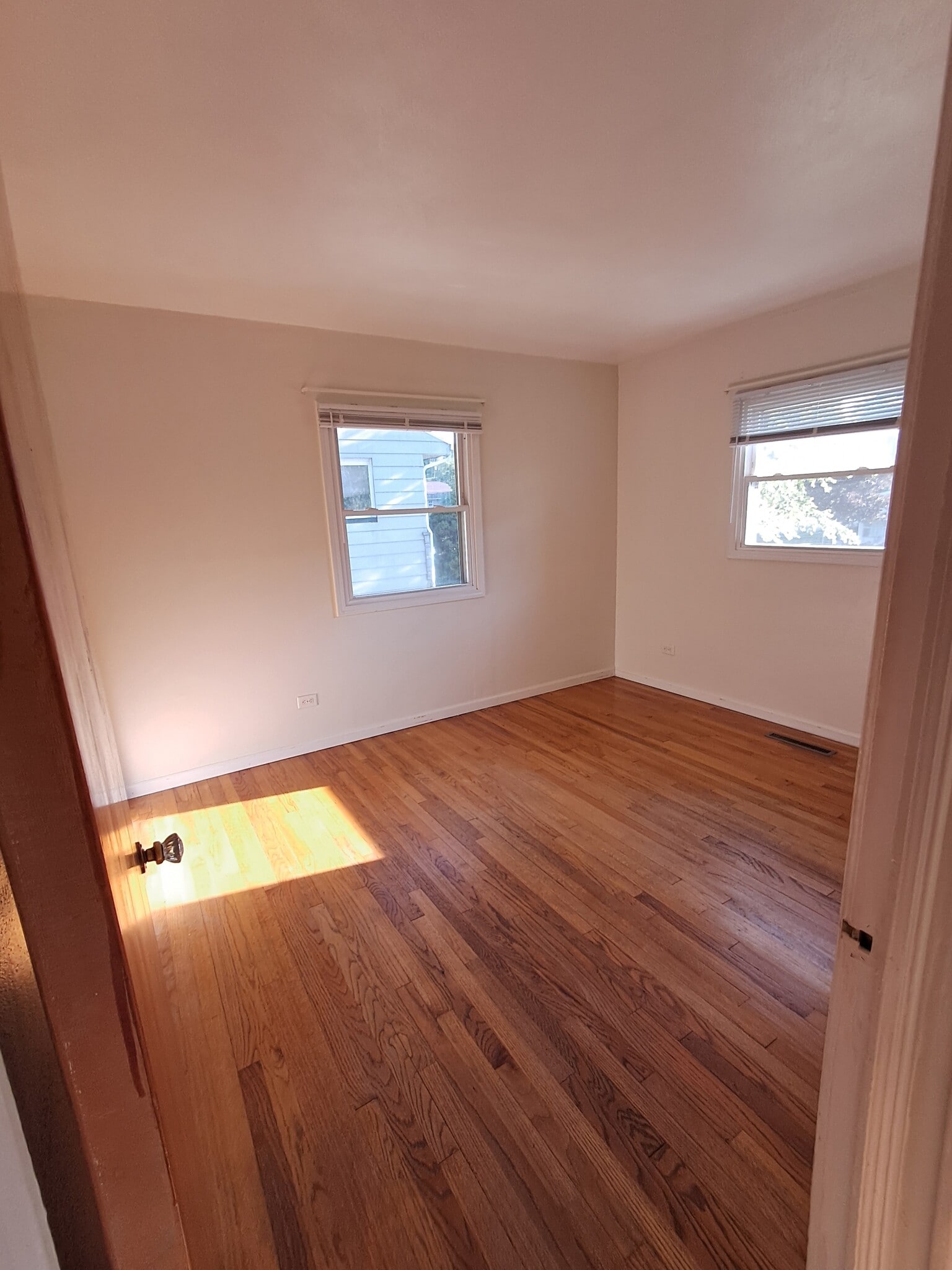 Building Photo - 1100 Hedgewood Dr