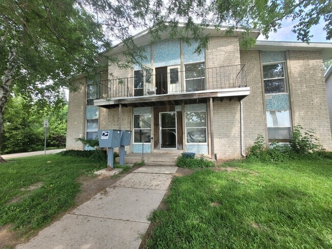 Building Photo - 210 N Summit St