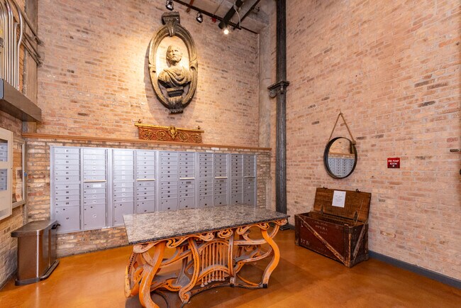 Building Photo - 2545 S Dearborn St