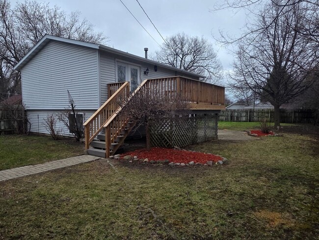 Building Photo - Updated 3 bedroom Kenosha home