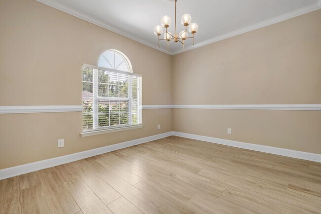 Building Photo - 848 Eagle View Dr
