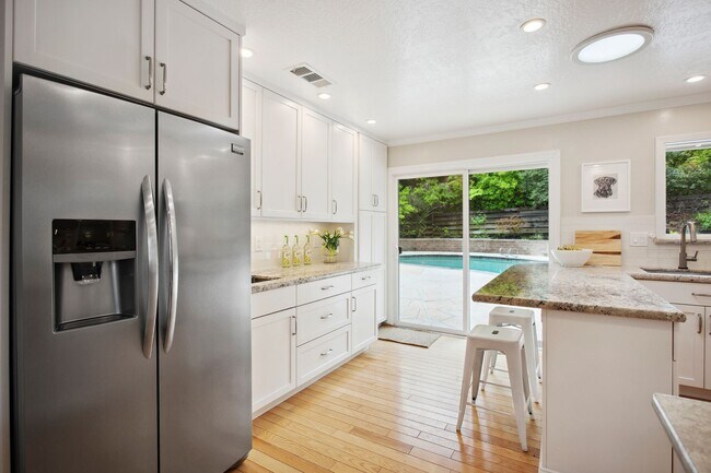Building Photo - Updated 3 bedroom + office & pool, single ...