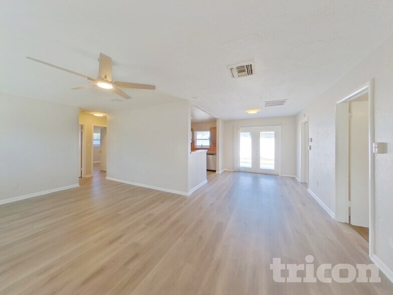 Building Photo - 10887 111th Pl N