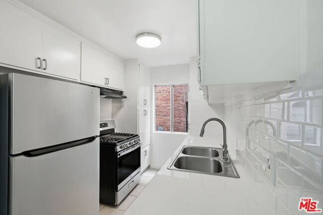 Building Photo - 4100 W 1st St