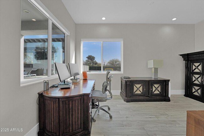 Building Photo - 13613 N 76th St