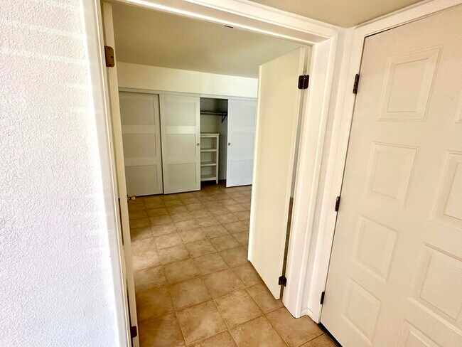 Building Photo - Welcome to this charming 2-bedroom, 2-bath condo in a gated Ventana Condominiums