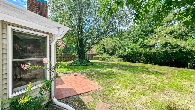 Building Photo - 5568 Annandale Dr