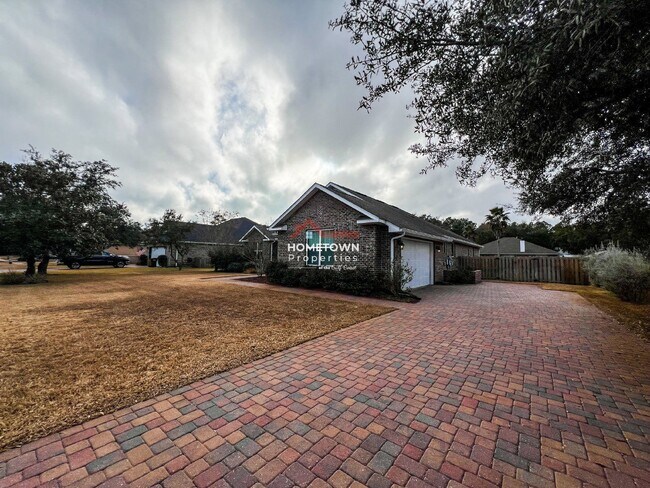 Building Photo - 1467 W Shores Blvd