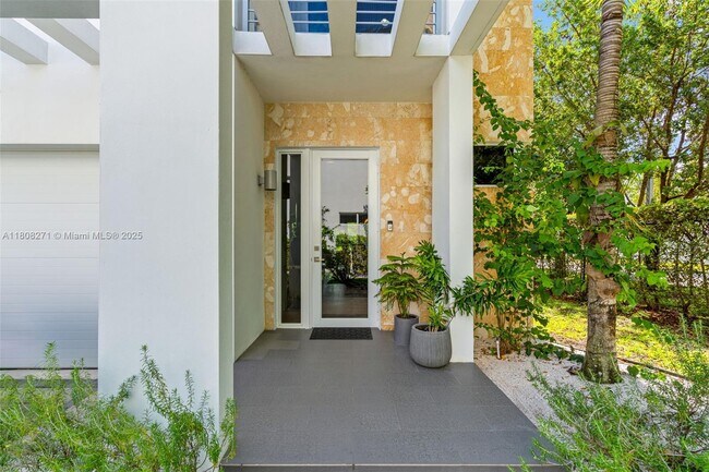 Building Photo - 6721 NW 103rd Ave