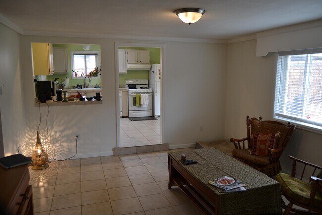 Building Photo - 1022 Pontiac St