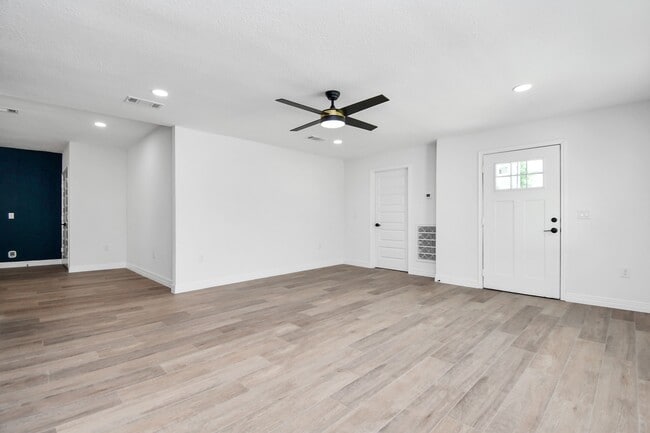Building Photo - 2812 Truxillo St