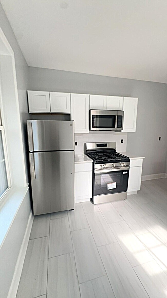 Building Photo - 113 67th St