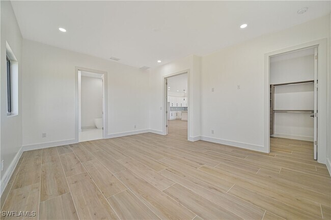 Building Photo - 106 NW 18th Pl
