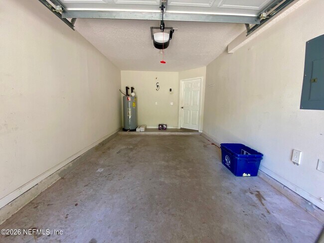 Building Photo - 1530 Vineland Cir