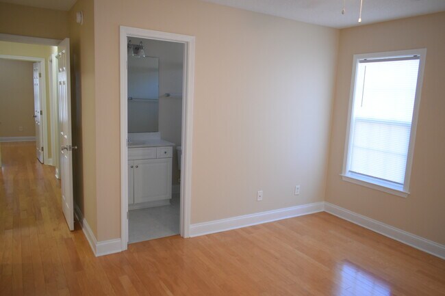 Building Photo - 1528 Wagon Ct