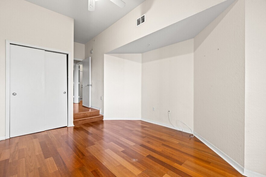 Building Photo - 402 S Armenia Ave