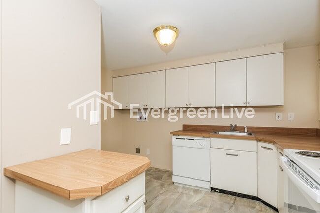 Building Photo - 3927 Elmira Dr