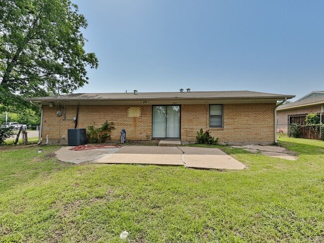 Building Photo - 3BR/1.5BA Home with Garage, Spacious Layout & Modern Upgrades