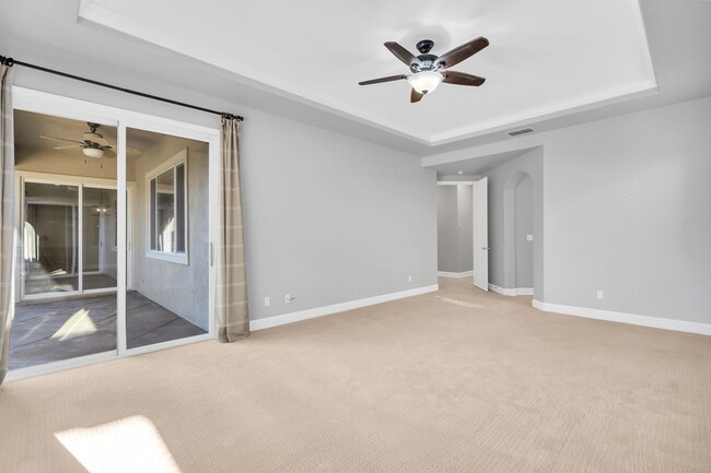 Building Photo - Gorgeous Single Story Home with a Sparklin...