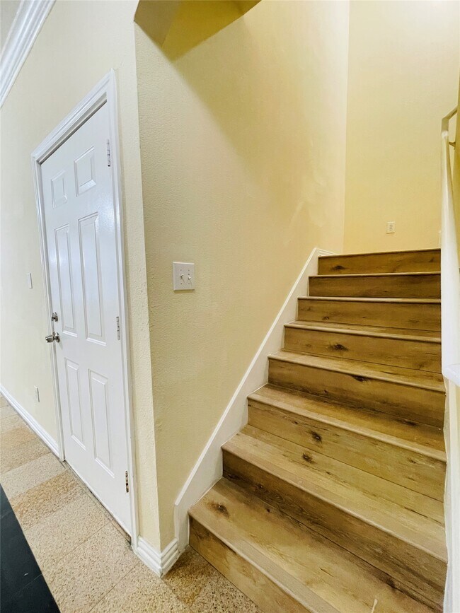 Building Photo - 9400 Bellaire Blvd