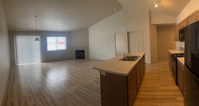 Building Photo - Moen Fields 3 Bed 3 Bath Garden Townhome across from Greenacres Elementary