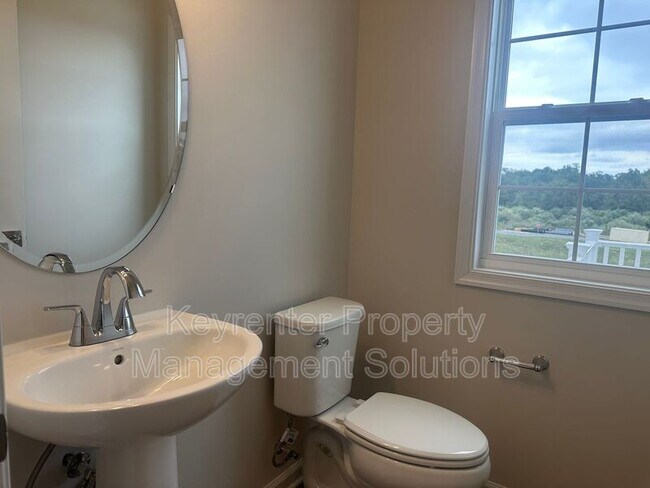 Building Photo - 121 Gibraltar Dr