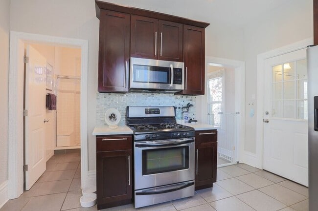 Building Photo - 2220 W 31st Ave