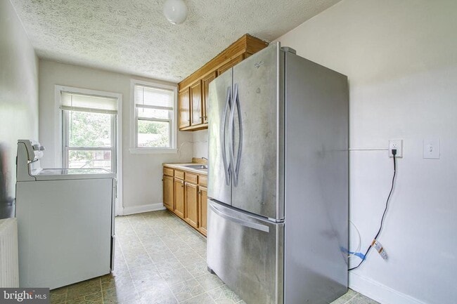 Building Photo - 6120 41st Ave