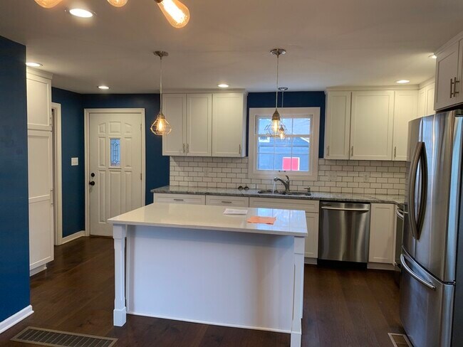 Building Photo - PENDING-Charming & Updated Bungalow in SoBro!