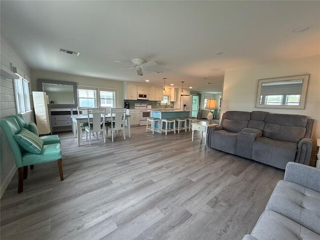 Building Photo - 637 Los Altos