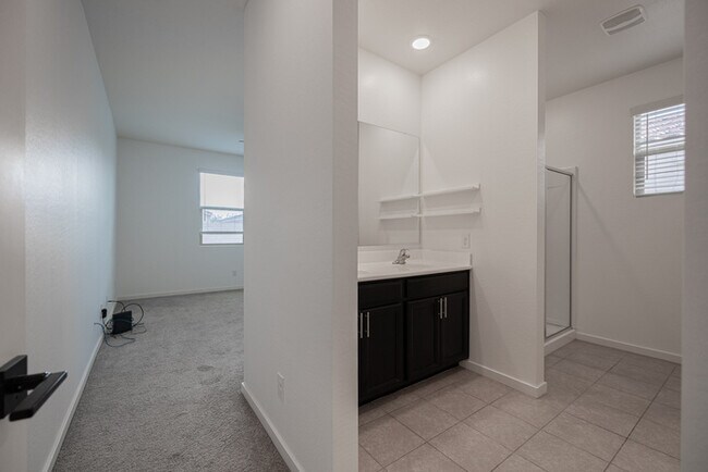Building Photo - 12448 W Gardenia Ct