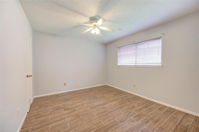 Building Photo - 2950 Jenny Dr