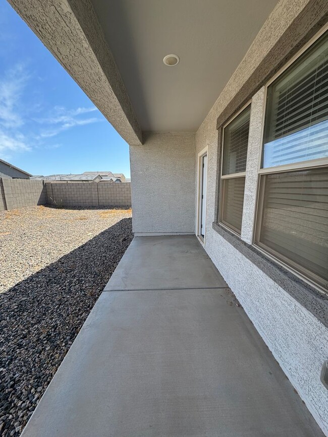 Building Photo - LIKE NEW HOME IN TORTOSA IN MARICOPA