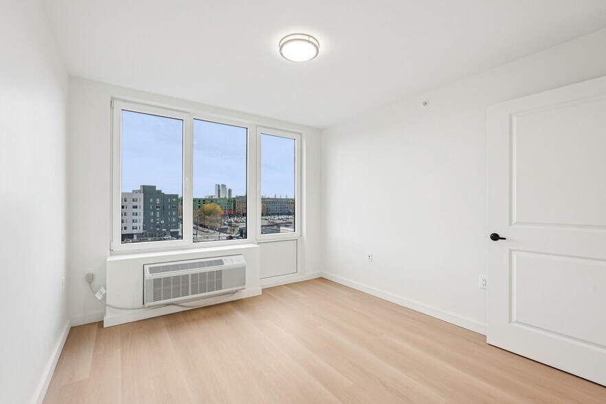 Building Photo - 1 Mallory Ave