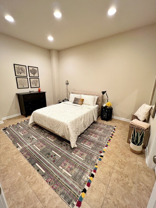 Study (currently guest suite) - 516 Sealine Dr