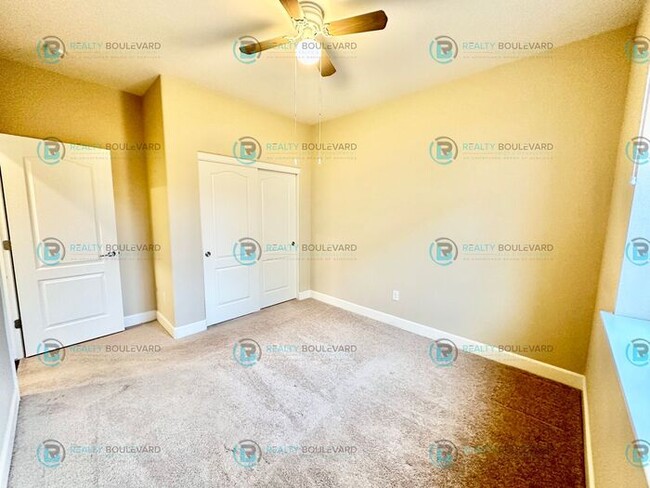 Building Photo - 1/2 Month Free! Spacious 4-Bedroom Gem in ...