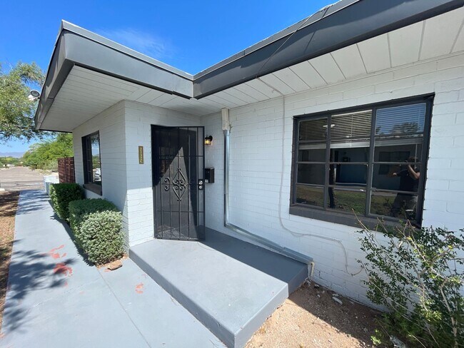 Primary Photo - Remodeled Two Bedroom, End Unit with A/C and Large Fenced Yard at La Terraza!!