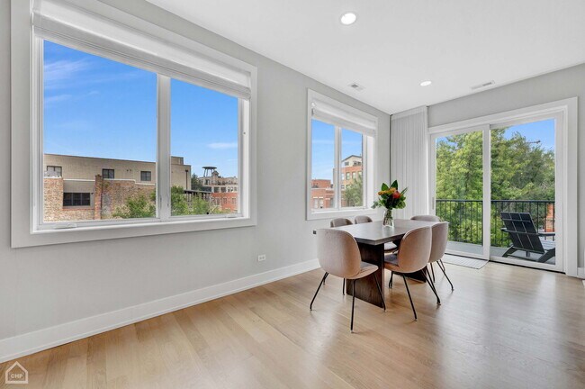 Building Photo - 1312 W Madison St