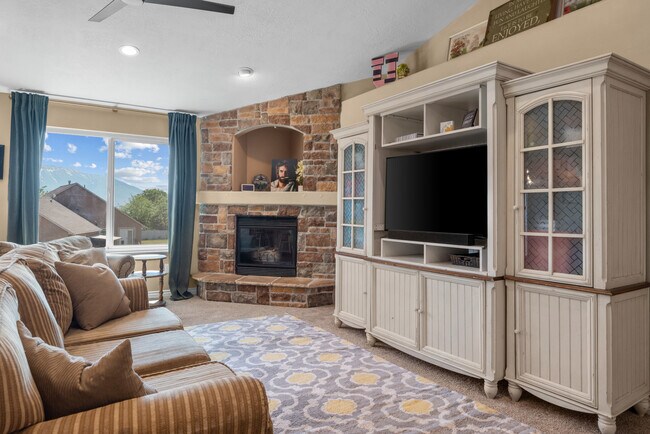 Building Photo - 1396 S Lukas Ln