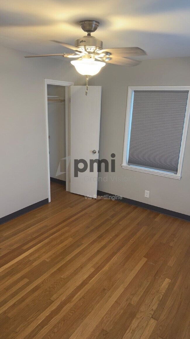 Building Photo - 1528 Division St