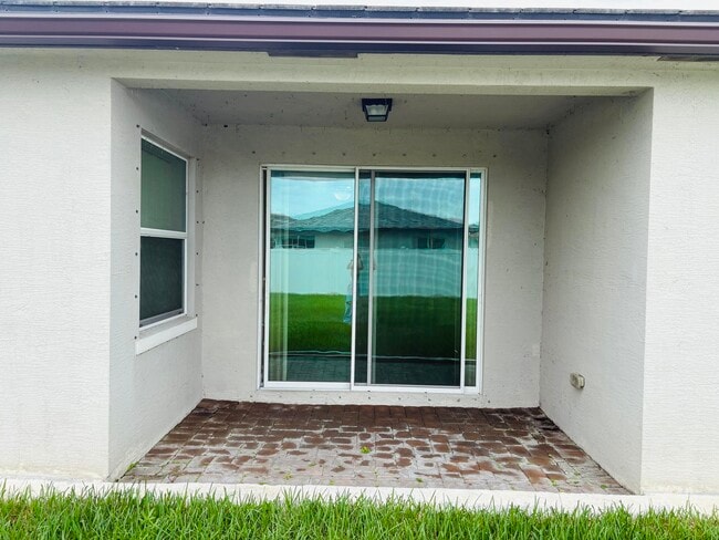 Building Photo - 12512 NW Stanis Ln